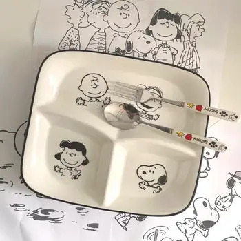 15.5 * 22.5 Cm Kawaii Karikatür Snoopy Ev Seramik Üç Izgara Kahvaltı Tabağı Anime Çatal ve Kaşık Sofra Çocuk Hediyeler için