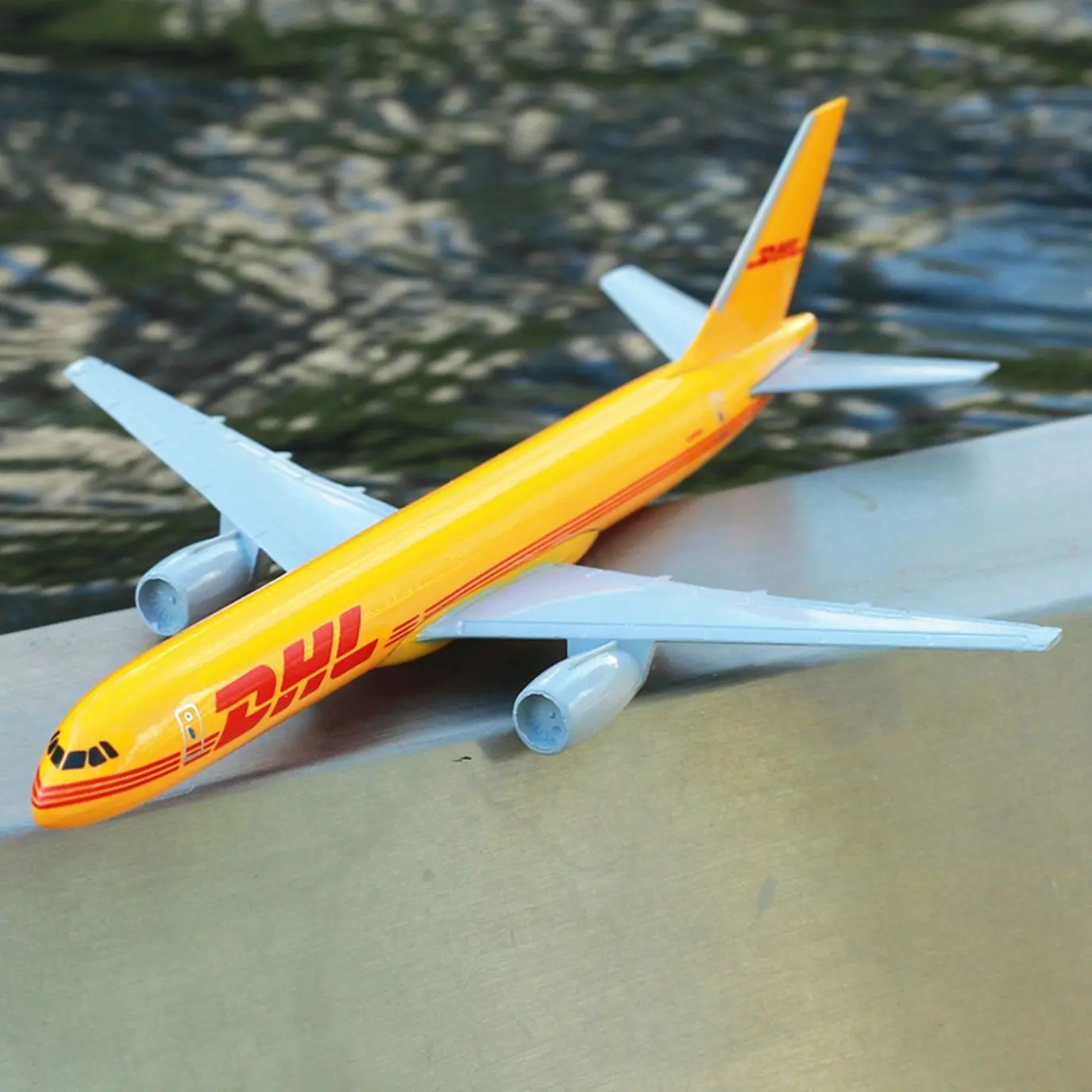 Ölçek 1: 400 Metal Çoğaltma Uçak 15cm DHL Kargo Boeing 757 Diecast Model Havacılık Koleksiyon Minyatür Hatıra Süsleme Görüntü 5