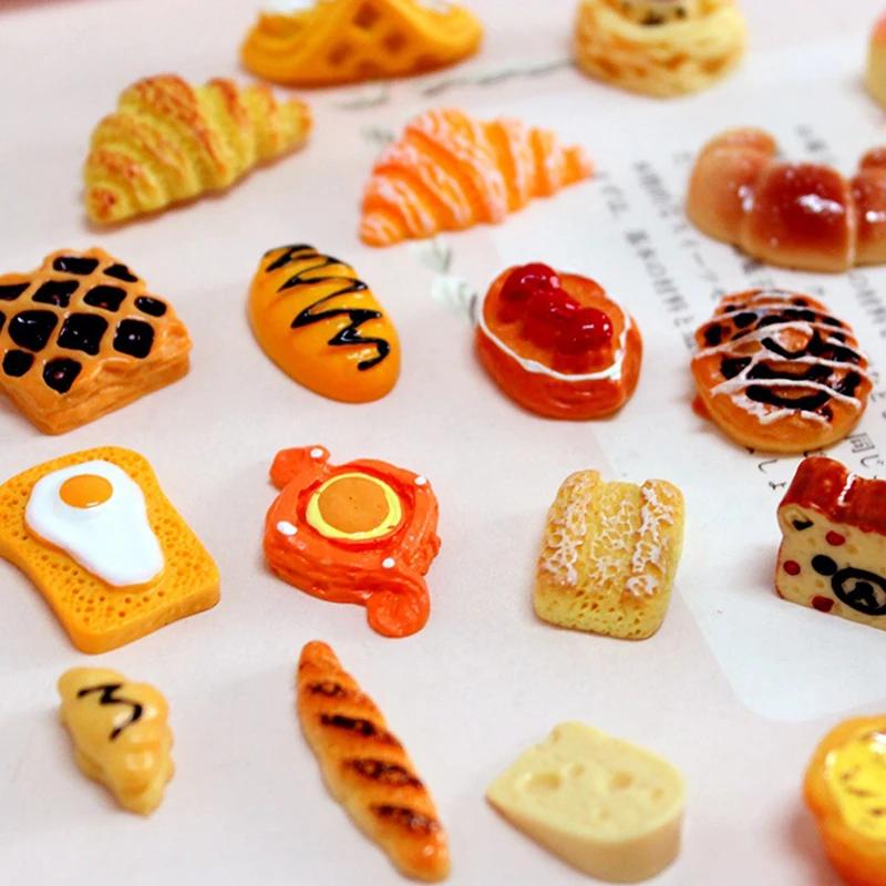 3 Adet / grup Sahte Gıda DIY Minyatür Yapay Kek Kruvasan Ananas Topuz Bisküvi Dekoratif El Sanatları Oyun Bebek Evi Oyuncak Görüntü 1