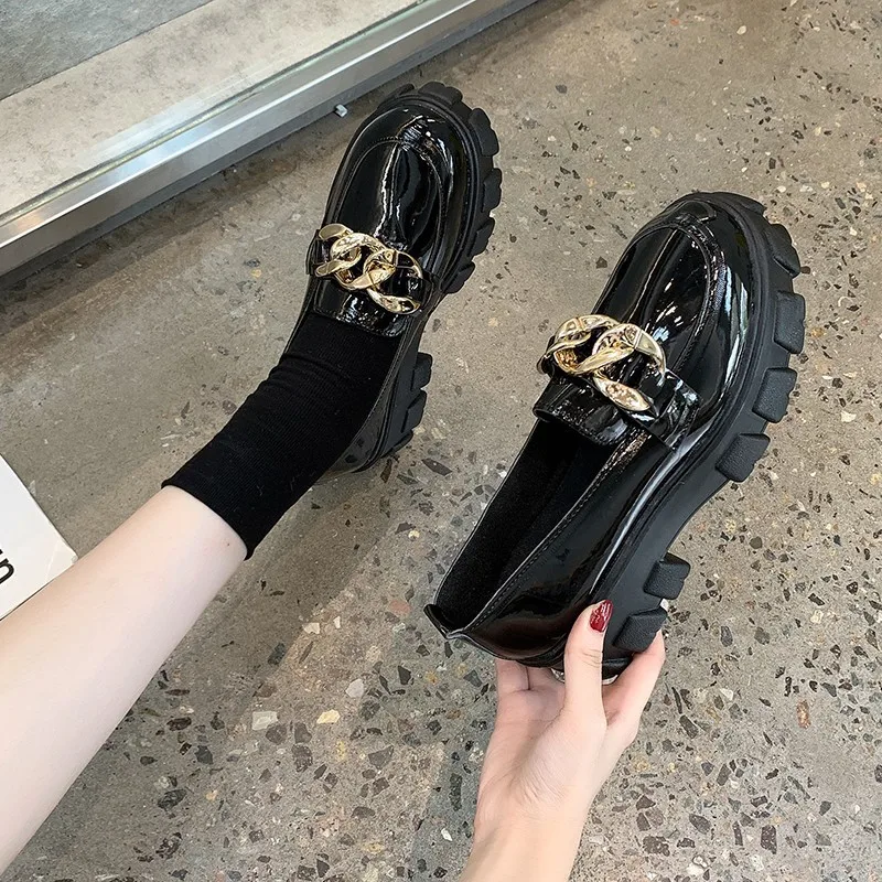 2022 Kadın Bahar Yeni Siyah Platformu Flats Ayakkabı Kadın Loafer'lar Tekne Ayakkabı üzerinde Kayma Metal Zincir Tasarımcı Rahat Deri Oxfords Görüntü 2