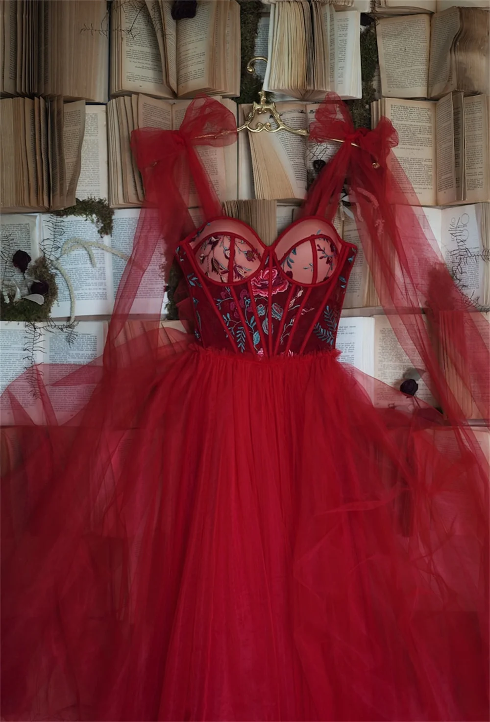 Amanda Gotik Balo Elbise Dantel Nakış فستان سهرة Noel Kırmızı Fotoğraf Elbiseler Çiçek Çok katmanlı Düğün Parti Elbise Görüntü 1