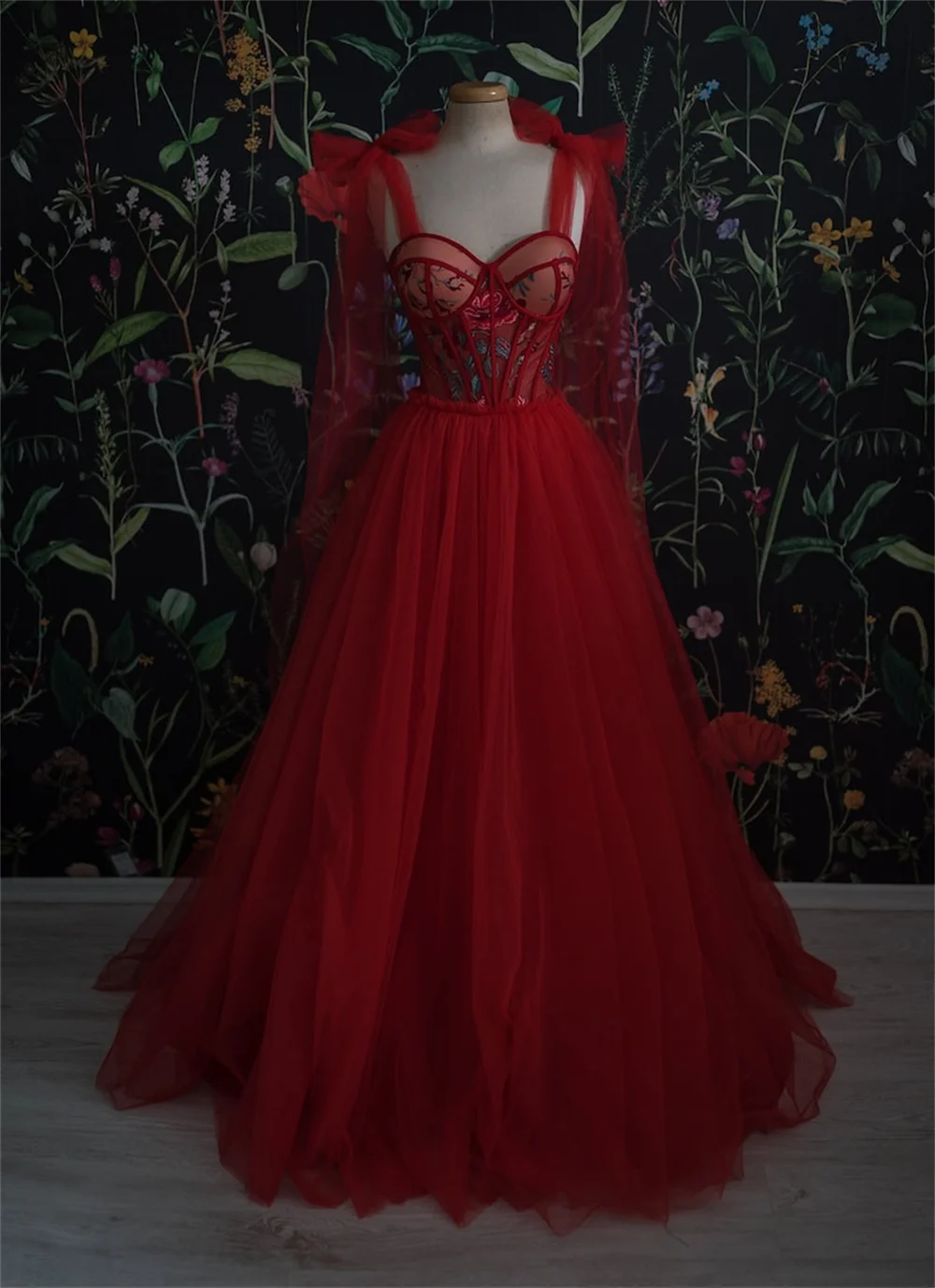 Amanda Gotik Balo Elbise Dantel Nakış فستان سهرة Noel Kırmızı Fotoğraf Elbiseler Çiçek Çok katmanlı Düğün Parti Elbise Görüntü 2