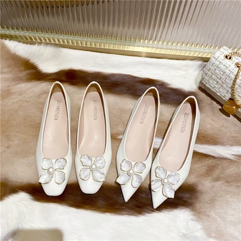 Kadınlar Flats Çiçek Günlük Rahat düz ayakkabı Kızlar için Beyaz Düğün Ayakkabı 31-46 Büyük Boy Yumuşak Taban Sivri Kafa Üzerinde Kayma