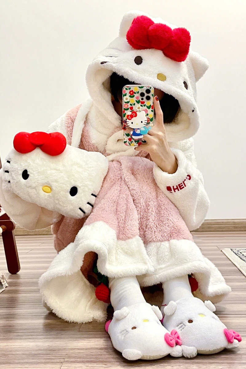Hello Kitty Kawaii Sanrios Sevimli Yay Kürklü Gecelik Kış Yeni Tatlı Kız Sevimli Uzun Pijama Anime Peluş Loungewear Görüntü 2